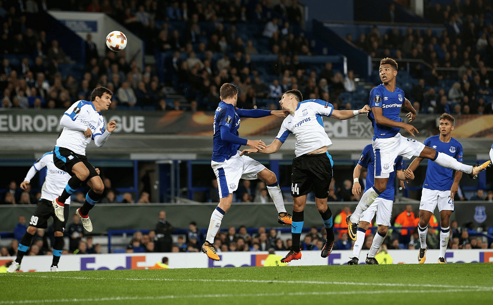 NG体育APP赛后体能课后;阿斯顿维拉状态回暖备战英超;目标明确;团队化学反应显著的简单介绍