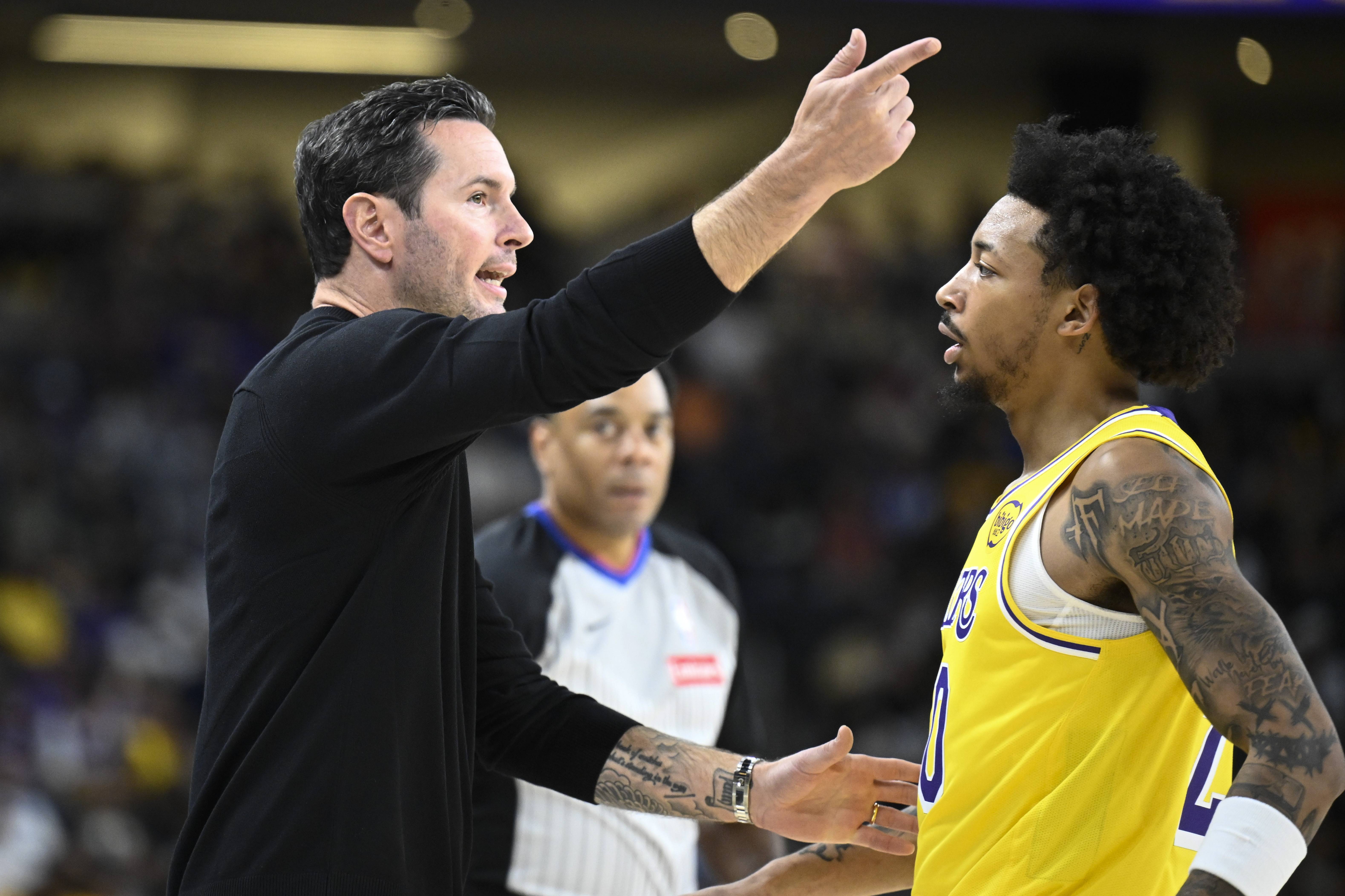 详细阅读:南宫体育NBA季后赛今夜再迎强敌,犹他爵士豪取连胜,主帅态度:气氛紧张,更衣室氛围转暖的简单介绍 南宫体育NBA季后赛今夜再迎强敌,犹他爵士豪取连胜,主帅态度:气氛紧张,更衣室氛围转暖的简单介绍